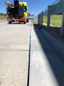 zalewanie szczelin masami na gorąco